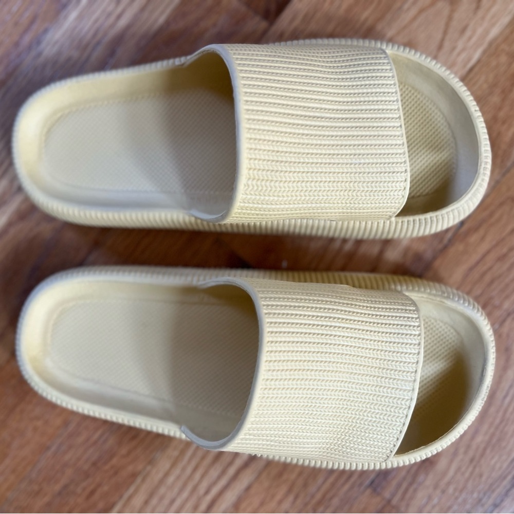 Cloud Sandals - Picture 4 of 6
